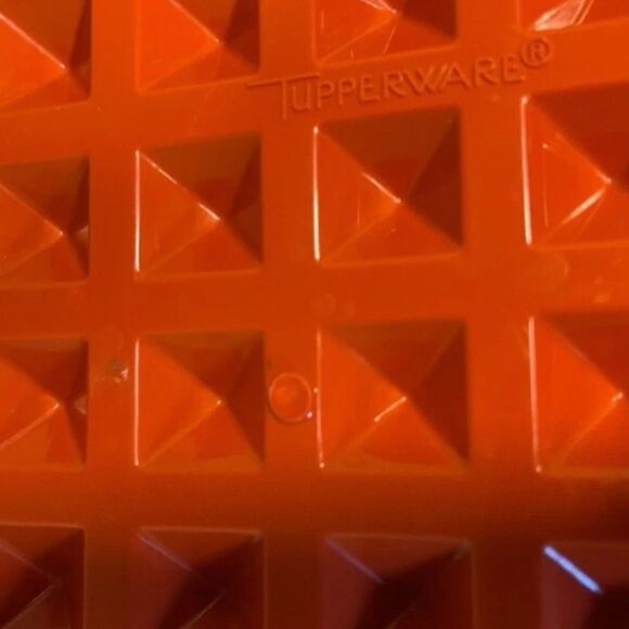 1979 Vintage Tupperware Red Hot Dog Bacon Keeper Meat Marinade Container - Picture 3 of 4